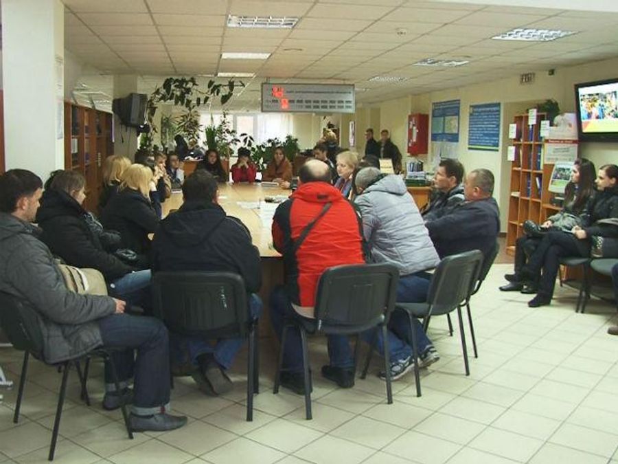 Переселенці з Донбасу і Криму потерпають від безробіття Переселенці з Донбасу і Криму потерпають від безробіття