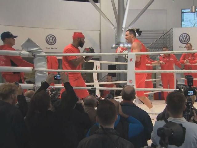 Подготовку Кличко к бою с Пулевым пытался сорвать Бриггс Подготовку Кличко к бою с Пулевым пытался сорвать Бриггс