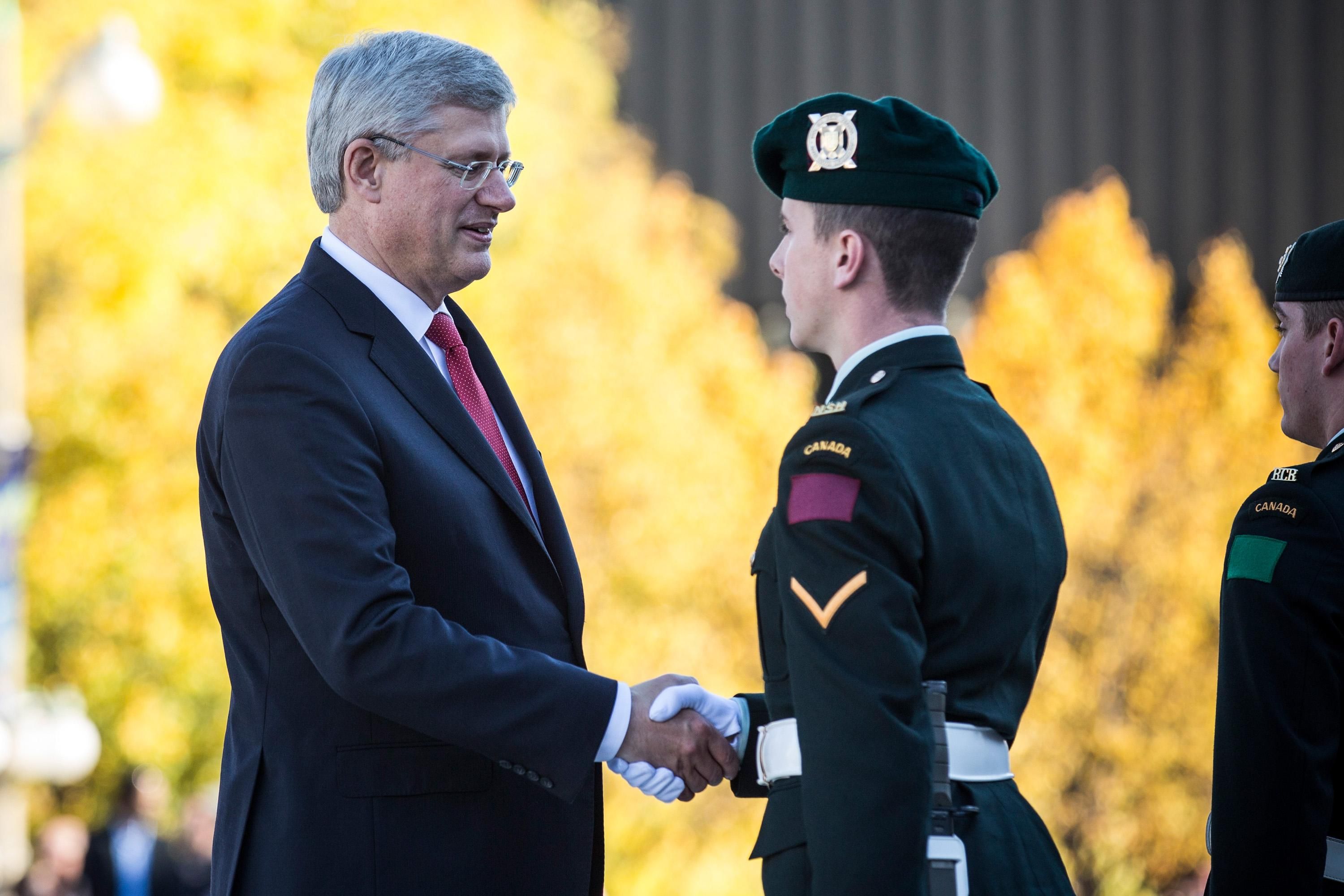 Канадский премьер — Путину: "Вы должны убраться из Украины" Канадский премьер — Путину: "Вы должны убраться из Украины"