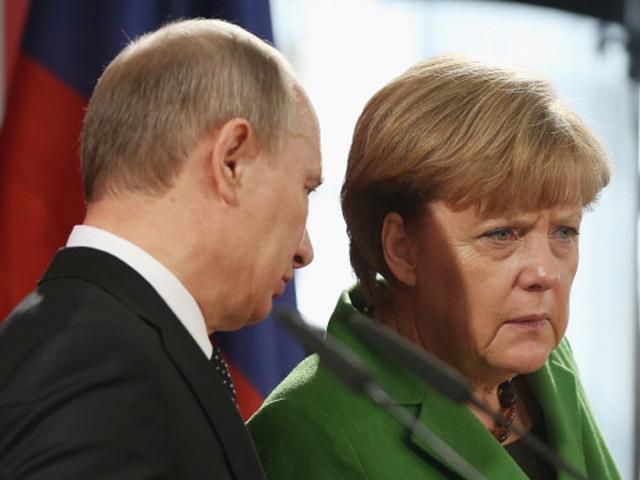 Меркель і Путін понад годину говорили про Донбас Меркель і Путін понад годину говорили про Донбас