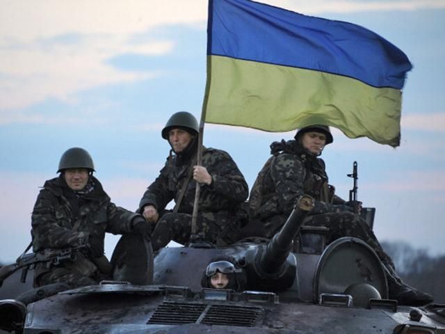 Найбільш небезпечна ситуація залишається в районі траси Бахмутка, — штаб АТО Найбільш небезпечна ситуація залишається в районі траси Бахмутка, — штаб АТО