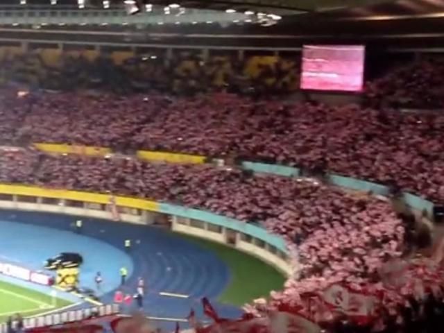 Трибуны австрийского стадиона на матче с РФ "раскрасили" в сине-желтый (Видео) Трибуны австрийского стадиона на матче с РФ "раскрасили" в сине-желтый (Видео)