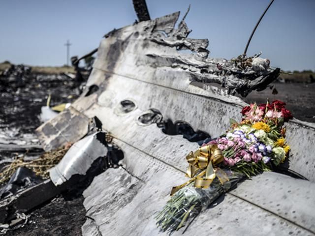 В сети появился ролик, снятый сразу после падения Boeing (Видео) В сети появился ролик, снятый сразу после падения Boeing (Видео)