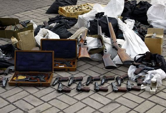 Правоохоронці вилучили понад 600 одиниць зброї зі сховища "поліції ДНР"