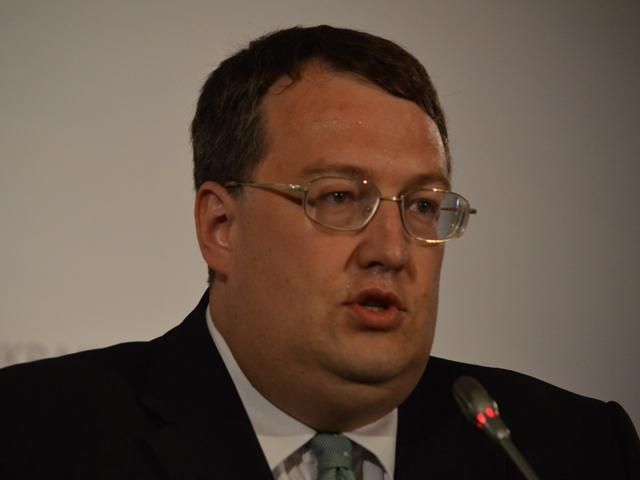 Росія тисне на Інтерпол, щоб він не оголосив Януковича у розшук, — Геращенко Росія тисне на Інтерпол, щоб він не оголосив Януковича у розшук, — Геращенко