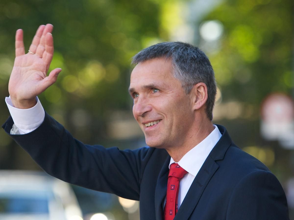 Війська концентруються по обидві сторони кордону України, — НАТО Війська концентруються по обидві сторони кордону України, — НАТО