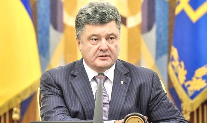 Порошенко принял отставку трех председателей ОГА