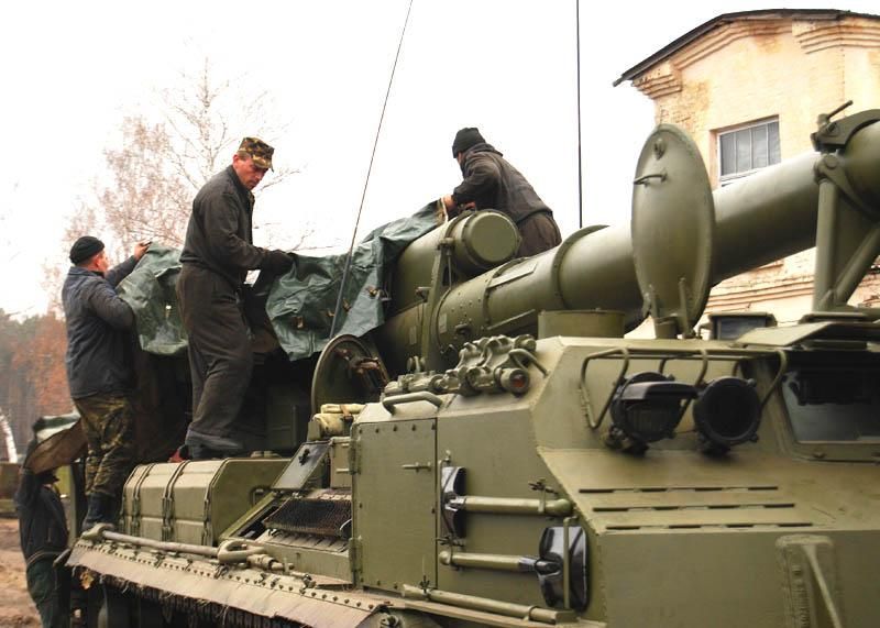 Украина отправит в зону АТО 203-миллиметровые гаубицы "Пион" Украина отправит в зону АТО 203-миллиметровые гаубицы "Пион"