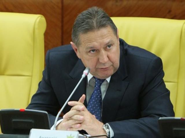 Президент ФФУ на деньги УЕФА строит "футбольное Межигорье"?