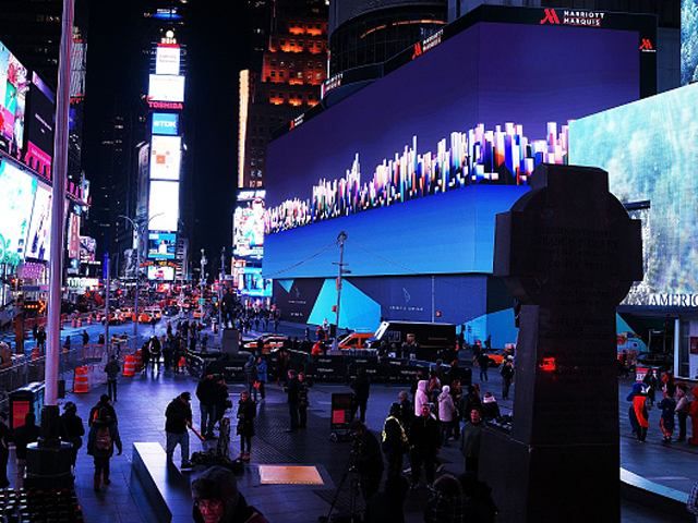 В Нью-Йорке открыли крупнейший в мире цифровой билборд (Фото,Видео)
