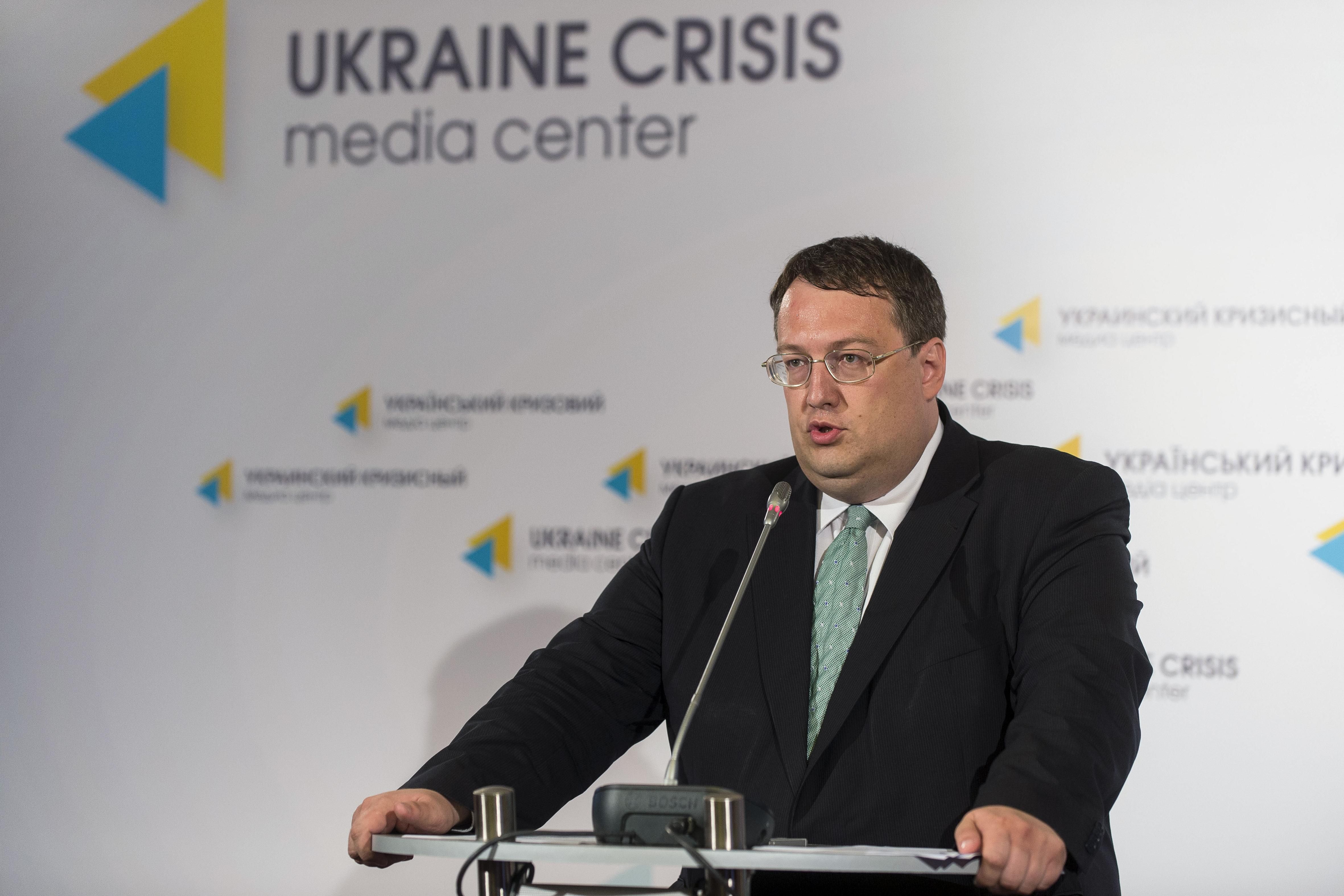 Мешканці Торезу продовжують бунтувати проти "ДНР" Мешканці Торезу продовжують бунтувати проти "ДНР"