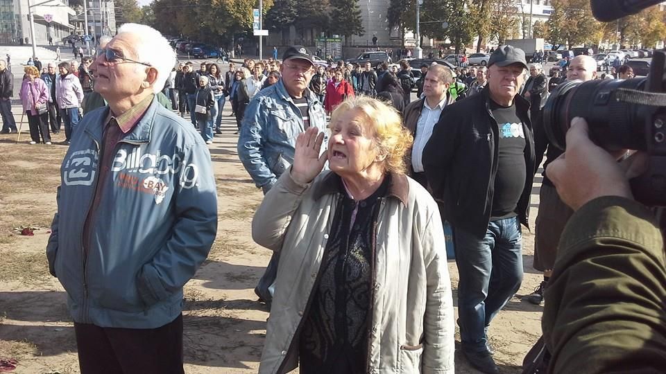 Жители захваченной Амвросиевки также вышли на акцию протеста