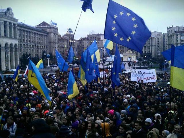 Треть украинцев считает Евромайдан госпереворотом, — опрос Треть украинцев считает Евромайдан госпереворотом, — опрос