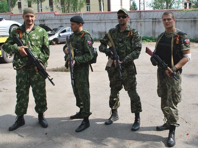 Вночі у всьому Донецьку лунали вибухи, у шахті застрягли більше 200 гірників, — мерія