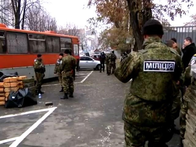 На Восток поехали 100 милиционеров-добровольцев Днепропетровска