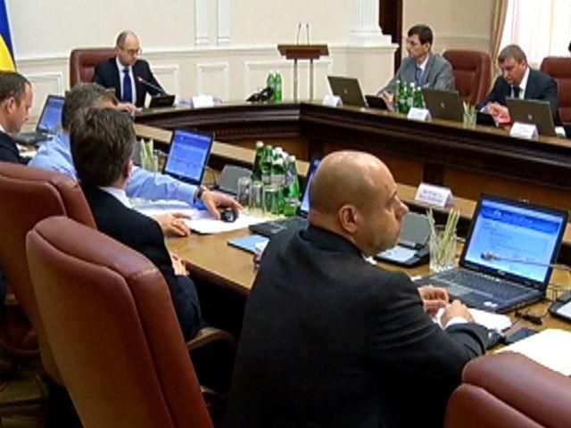 Україна через безальтернативність змушена фінансувати ворога Україна через безальтернативність змушена фінансувати ворога