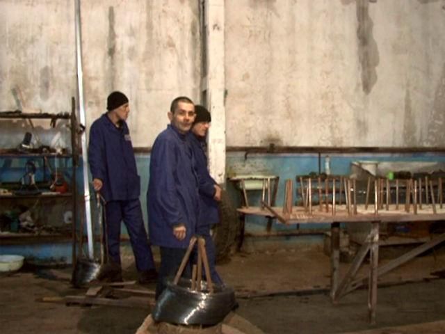 Помогать армии принялись осужденные исправительных колоний Помогать армии принялись осужденные исправительных колоний