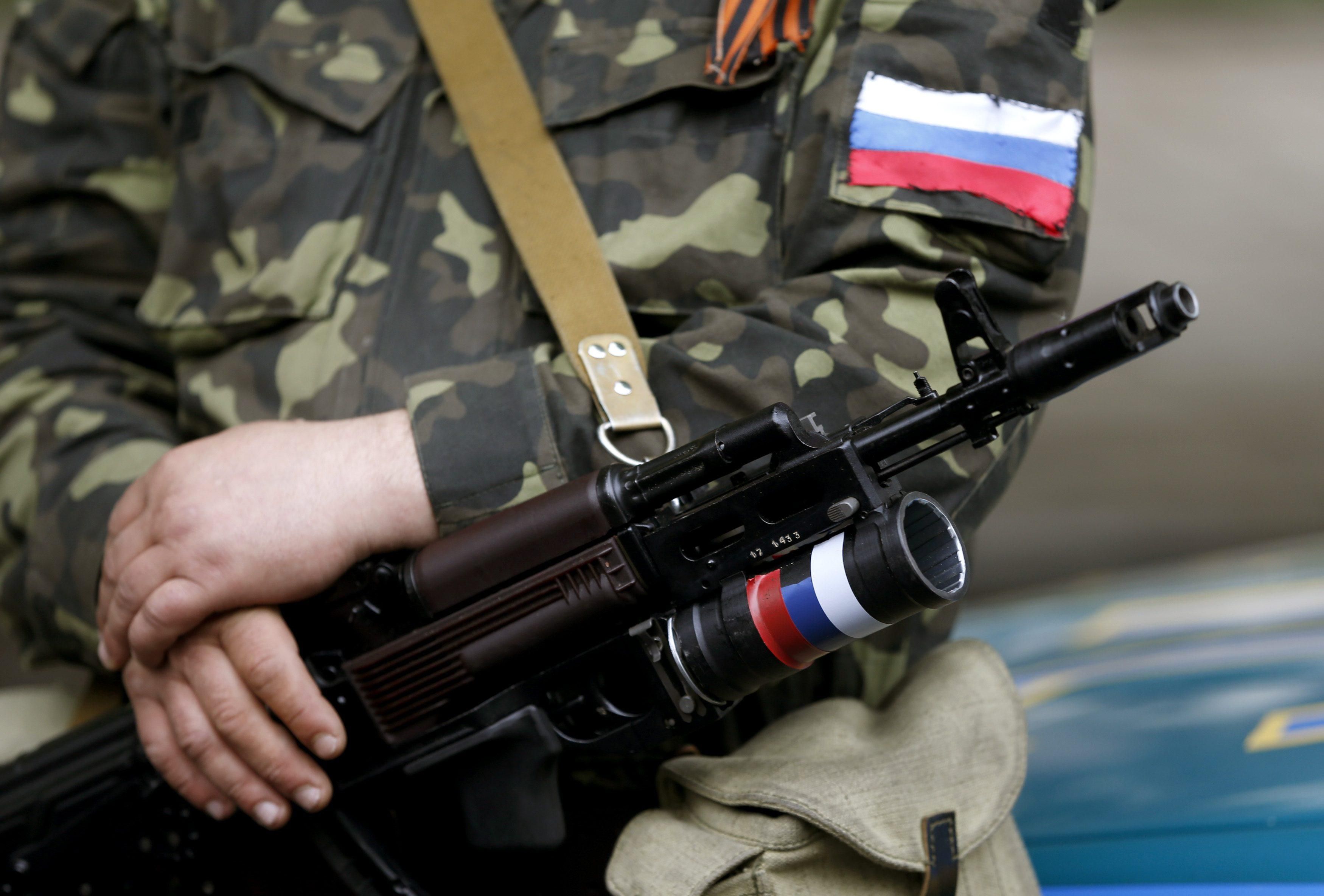 РФ продовжує перекидати техніку та найманців в окупований Крим
