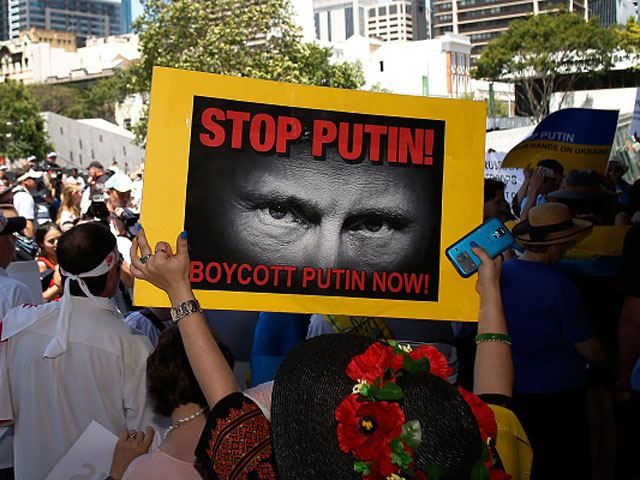 Путин чувствует угрозу "цветных революций"