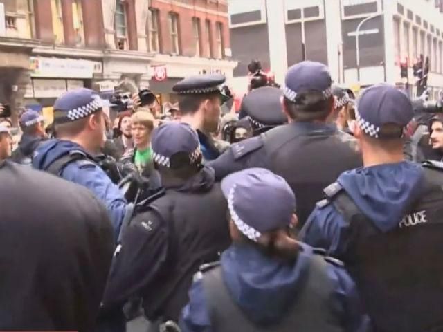 Британские студенты устроили акцию протеста Британские студенты устроили акцию протеста