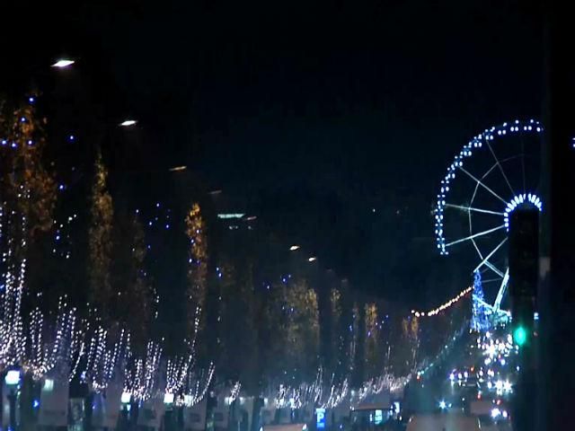 В Париже стартовал рождественский сезон В Париже стартовал рождественский сезон