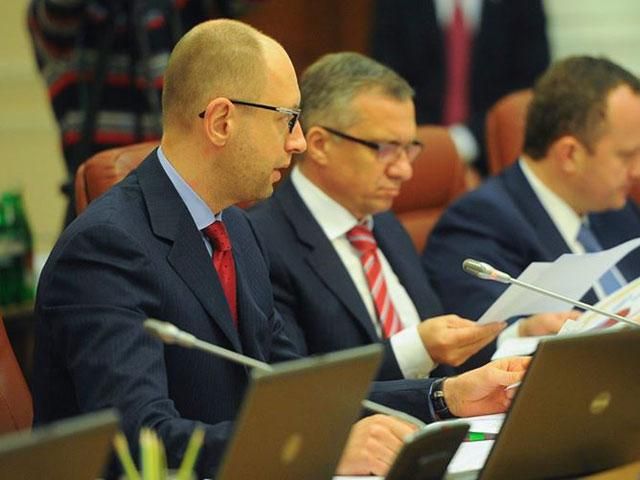 Яценюк просить коаліцію пришвидшити формування уряду