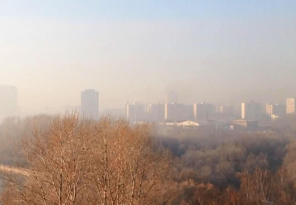 Москву не покидає їдкий запах гару