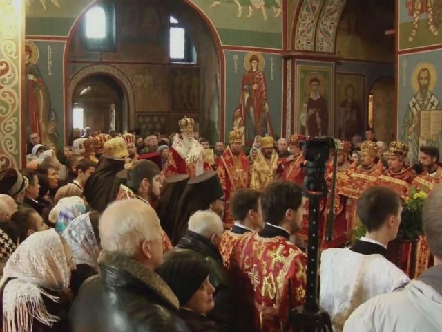 В Михайловском соборе провели панихиду по погибшим на Майдане