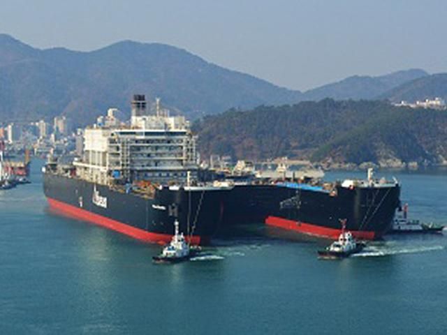 Крупнейший в мире грузовой корабль отправился в первый рейс Крупнейший в мире грузовой корабль отправился в первый рейс