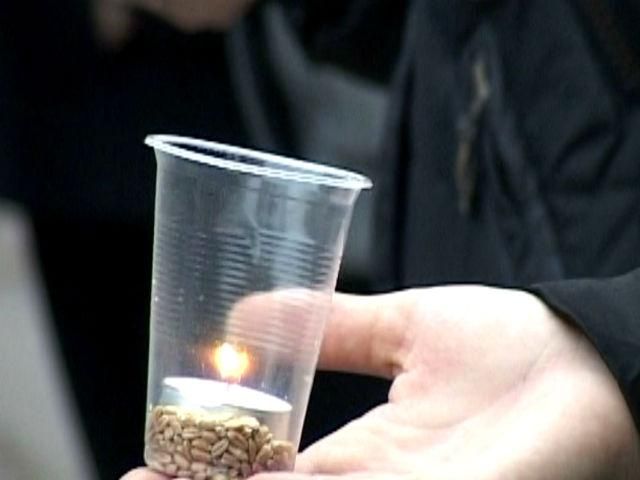 Украинцы чествуют 81 годовщину Голодомора Украинцы чествуют 81 годовщину Голодомора