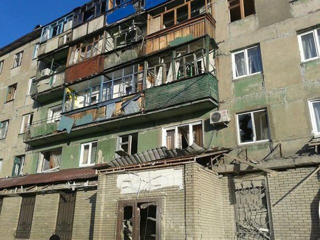 Бойовики обстріляли Дебальцеве, є поранені (Фото) Бойовики обстріляли Дебальцеве, є поранені (Фото)