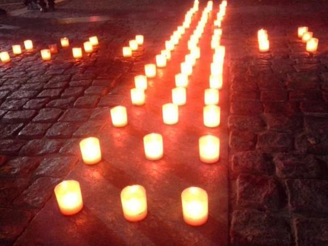 В Харкові виклали хрест із запалених лампад в пам'ять жертв Голодомору (Фото)