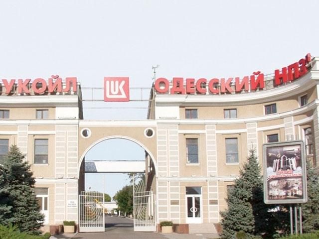Вооруженные люди захватили Одесский НПЗ с горючим Курченко (Видео)
