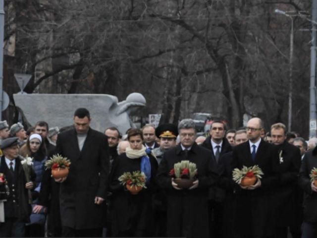 Найактуальніші фото 22 листопада: вшанування пам'яті жертв Голодомору, С-300 РФ вже в Криму