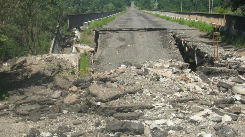 У Донецькій області виділяють бюджетні гроші на ремонт підірваного мосту