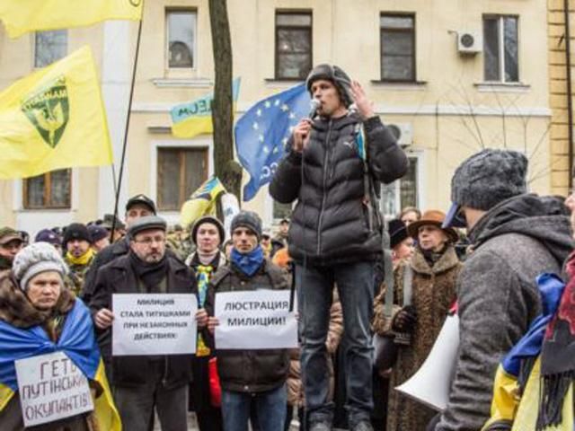 В Одессе люди требовали люстрации руководителя милиции (Фото) В Одессе люди требовали люстрации руководителя милиции (Фото)