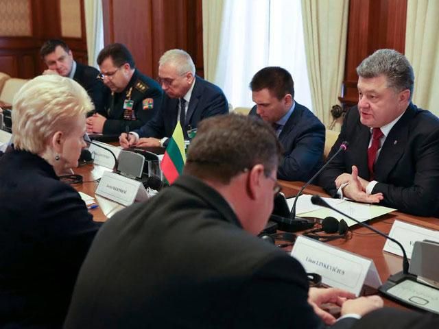 Рішення про вступ до НАТО прийматиме народ на референдумі, — Порошенко Рішення про вступ до НАТО прийматиме народ на референдумі, — Порошенко