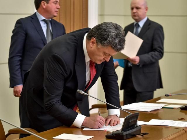 Порошенко определил, когда надо люстрировать подконтрольные ему ведомства Порошенко определил, когда надо люстрировать подконтрольные ему ведомства