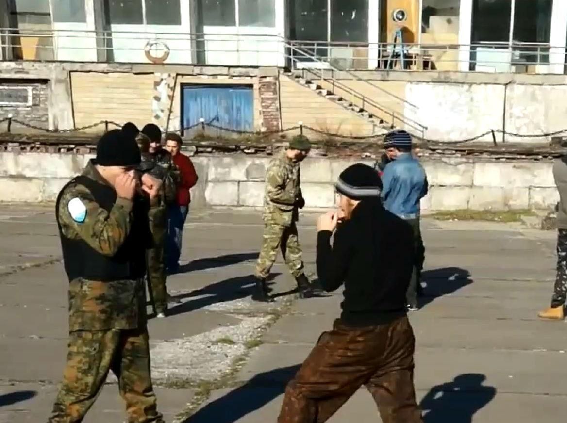 В Мариуполе продолжается подготовка Самообороны В Мариуполе продолжается подготовка Самообороны