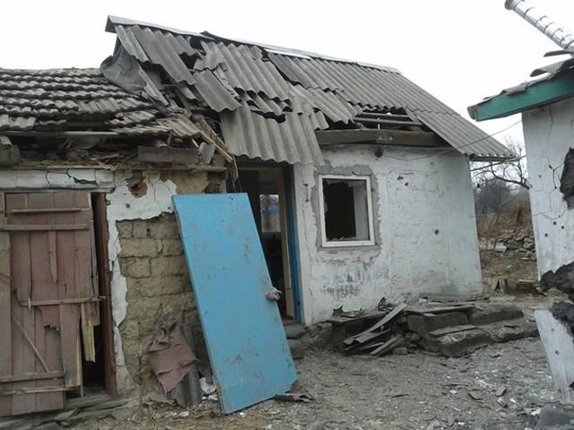 Терористи обстріляли селище Нехотєєвка під Єнакієво (Фотоогляд) Терористи обстріляли селище Нехотєєвка під Єнакієво (Фотоогляд)