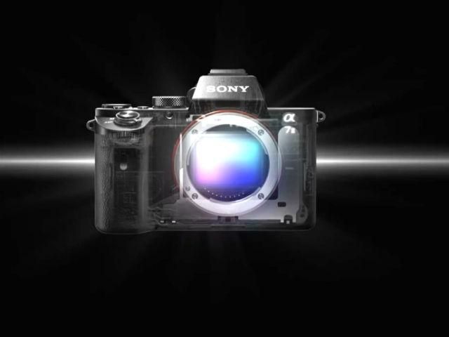 Технології. Повнокадровий бездзеркальний фотоапарат та розумний блокнот Технології. Повнокадровий бездзеркальний фотоапарат та розумний блокнот