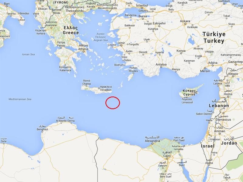 В Эгейском море терпит бедствие судно с 700 нелегалами