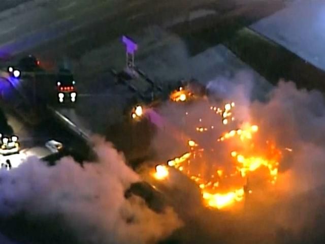 Протесты в Фергюсоне. Активисты жгут дома, несколько человек арестованы Протесты в Фергюсоне. Активисты жгут дома, несколько человек арестованы