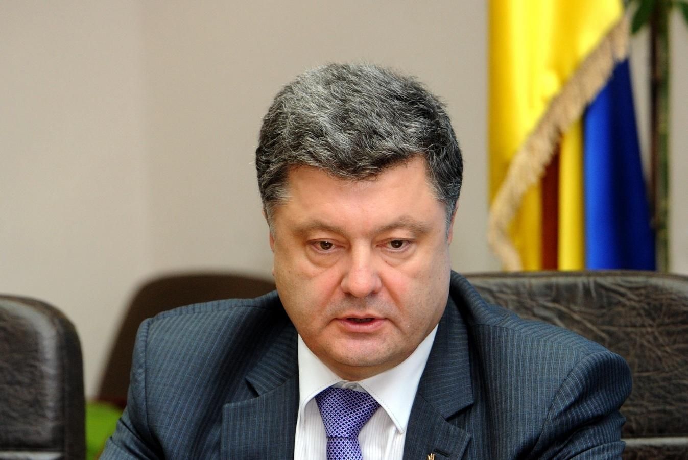 Порошенко проводит экстренное совещание с силовиками Порошенко проводит экстренное совещание с силовиками