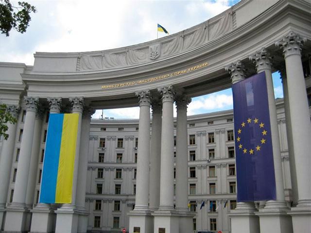 Україна поки не закриватиме представництва в Росії, — МЗС 