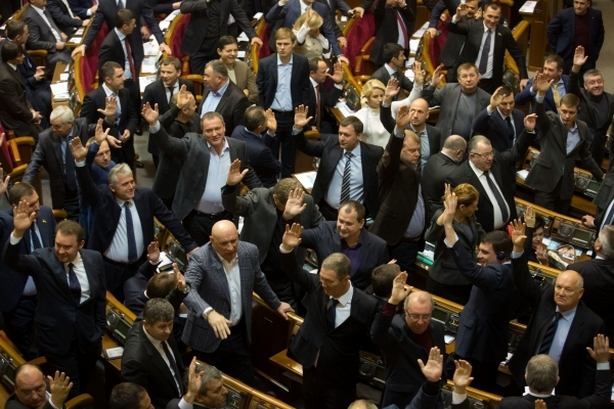 Дев'ять Героїв України голосували за диктаторські закони 16 січня Дев'ять Героїв України голосували за диктаторські закони 16 січня