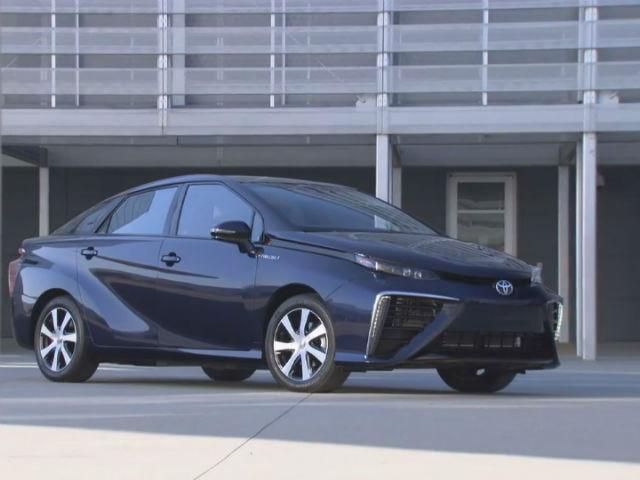 Audi представила прототип купе А9, Toyota випустила седан на водні Audi представила прототип купе А9, Toyota випустила седан на водні