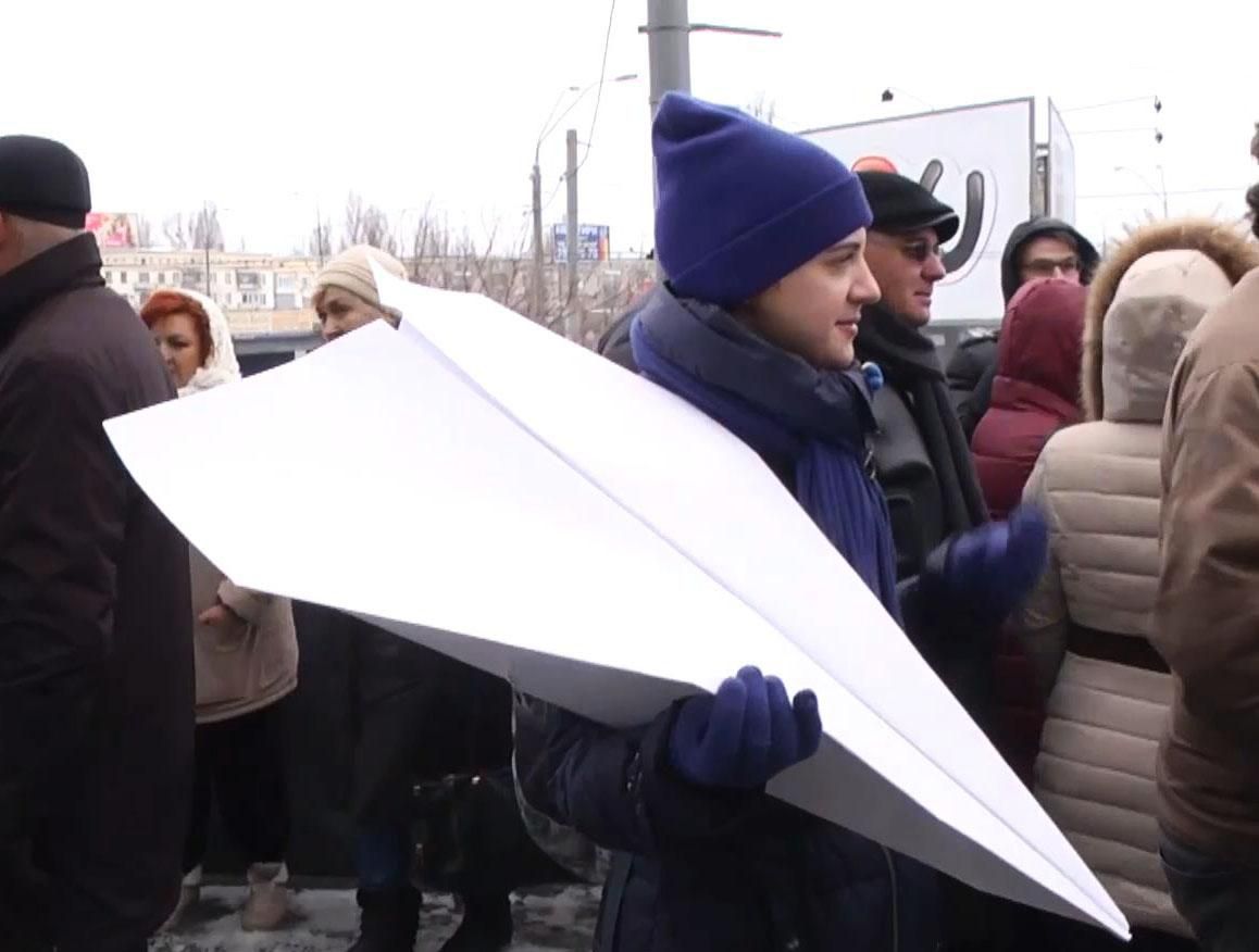 Скандал з авіакомпаніями в Україні набирає обертів Скандал з авіакомпаніями в Україні набирає обертів