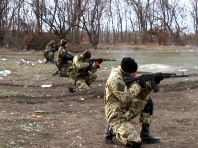 Новобранцы "Айдара" тренируются в полевых условиях Новобранцы "Айдара" тренируются в полевых условиях