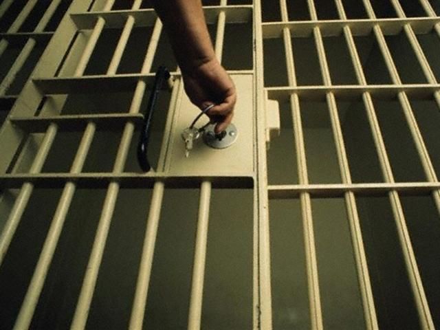 Бойовики обстріляли колонію на Луганщині: 4 в'язні втекли Бойовики обстріляли колонію на Луганщині: 4 в'язні втекли